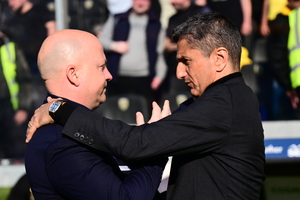 ΑΕΚ - ΠΑΟΚ: Η συγκινητική αγκαλιά Νίκολιτς - Λουτσέσκου πριν την έναρξη του ντέρμπι (video)