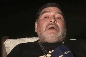 Σοκ: «Πάγωσαν» όλοι με τον άνδρα που είναι ίδιος ο Μαραντόνα! (video)