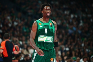 «Τρολάρισμα» Χέιζ-Ντέιβις στους επικριτές του: Ανήρτησε φωτογραφία ως… αστροναύτης (photo)