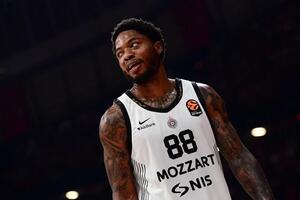 «Μύλος» με Τζόουνς: Ζητάει buy-out η Παρτιζάν, στο... κόλπο και η Ντουμπάι!