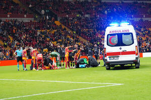 Γαλατασαράι: Ο Γιλμάζ έσωσε τον Αχμέντ μετά από χτύπημα που δέχτηκε στο κεφάλι (vid)