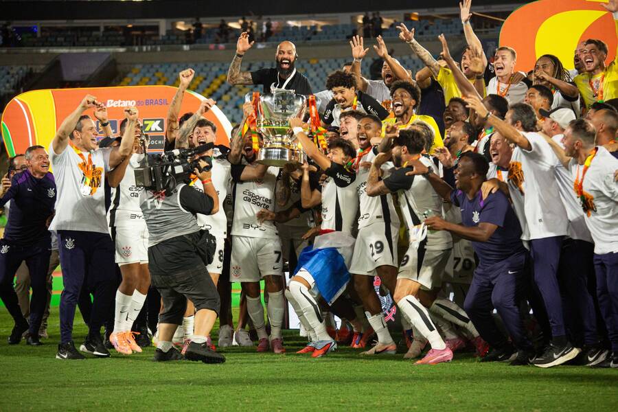 Στο «θρόνο» της Βραζιλίας η Κορίνθιανς με...  υπογραφή Ντεπάι (video)