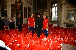 Ολυμπιακός: Τρόφιμα και είδη πρώτης ανάγκης στη Μητρόπολη Πειραιά