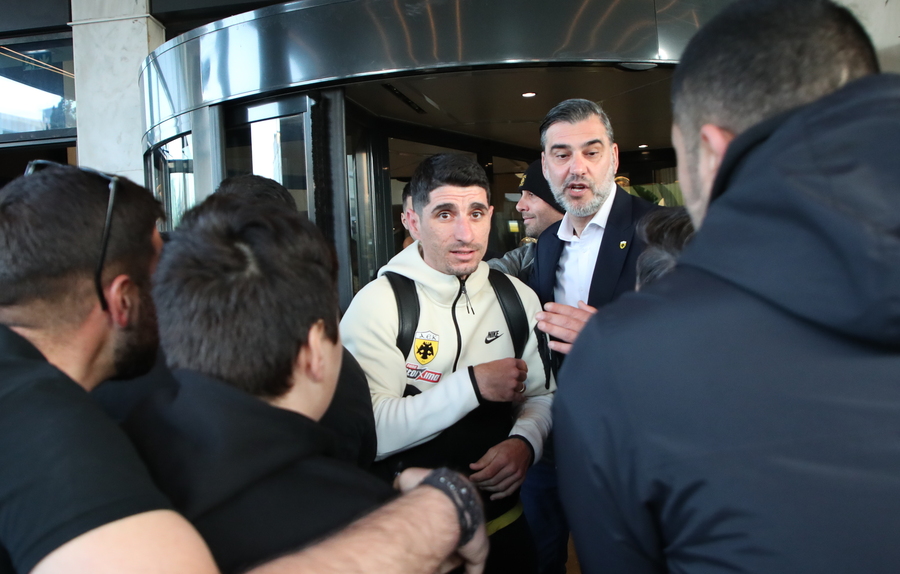 ΑΕΚ: Ψυχολογικές «ντόπες» στους παίκτες κατά την αναχώρηση για «Καραϊσκάκης»! (pics)
