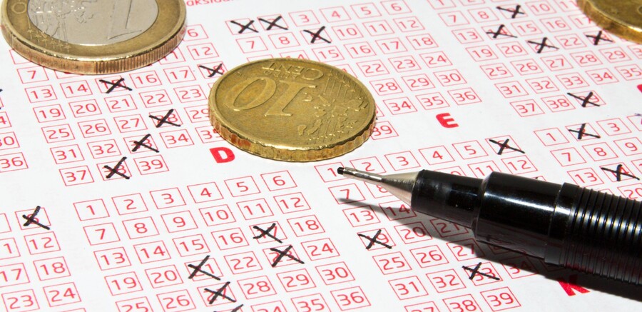 Αυξάνονται τα περιστατικά εθισμού εφήβων στον τζόγο – Στο στόχαστρο οι στοιχηματικές διαφημίσεις