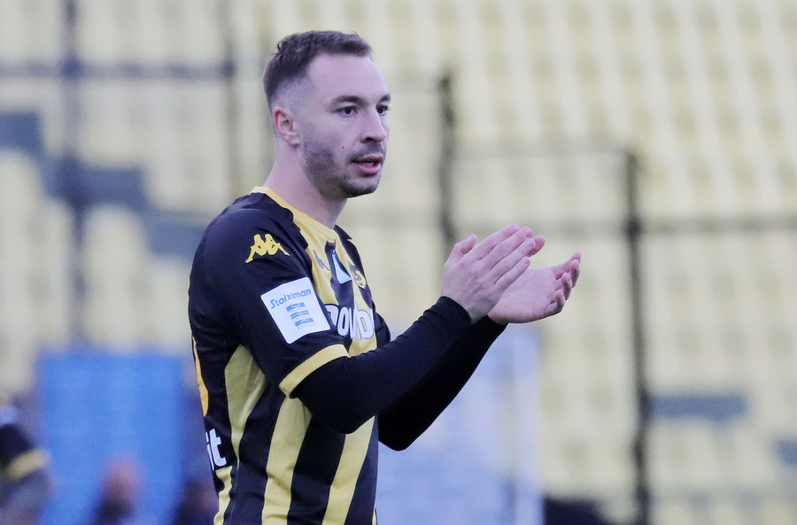 Στο πλευρό της Μπέτις ο Μορόν: Επισκέφτηκε το ξενοδοχείο που διαμένουν οι Ισπανοί (vid)