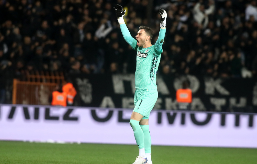 ΠΑΟΚ: Συναγερμός με Παβλένκα, τραυματίστηκε κι έγινε αναγκαστική αλλαγή! (video)