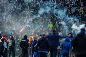Ρέιντζερς – Σέλτικ: Χάος στον προημιτελικό Κυπέλλου του Άιμπροξ – Εισβολή οπαδών στο γήπεδο και επεισόδια (video)