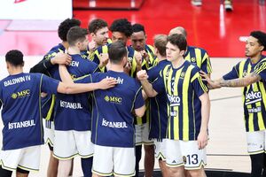 Φενέρμπαχτσε: Τρολάρισμα σε Ολυμπιακό με... αδιάβροχο στη μασκότ