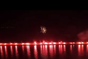 Καλαμάτα: Εντυπωσιακό pyro show στο λιμάνι εν όψει φιέστας (video)