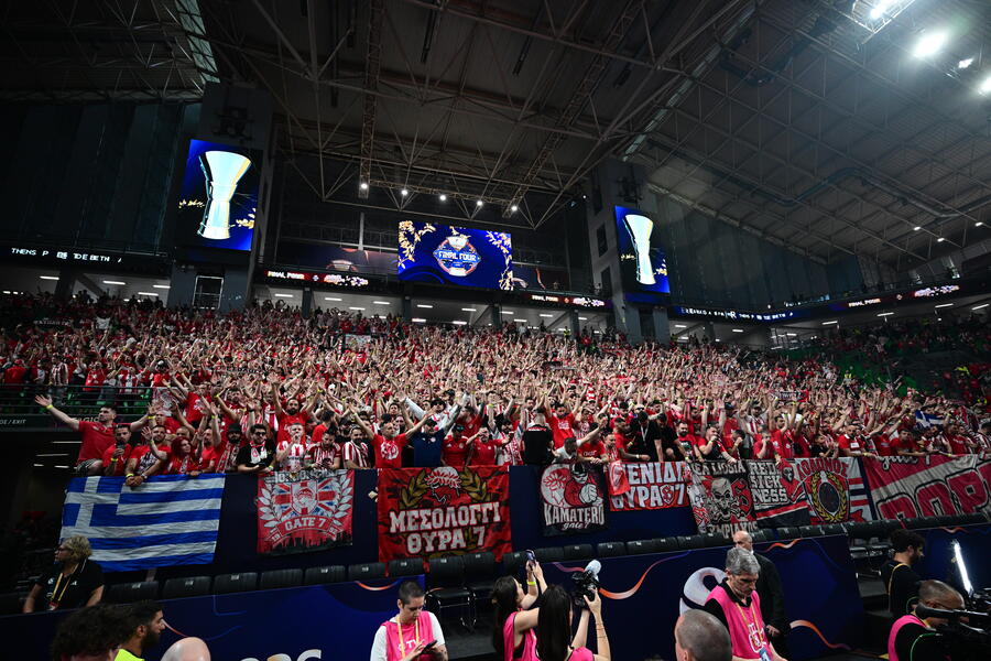 Final Four 2026: Φωτογραφίες από το «ερυθρόλευκο» ΟΑΚΑ