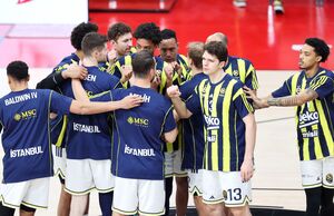 Φενέρμπαχτσε: Τρολάρισμα σε Ολυμπιακό με... αδιάβροχο στη μασκότ