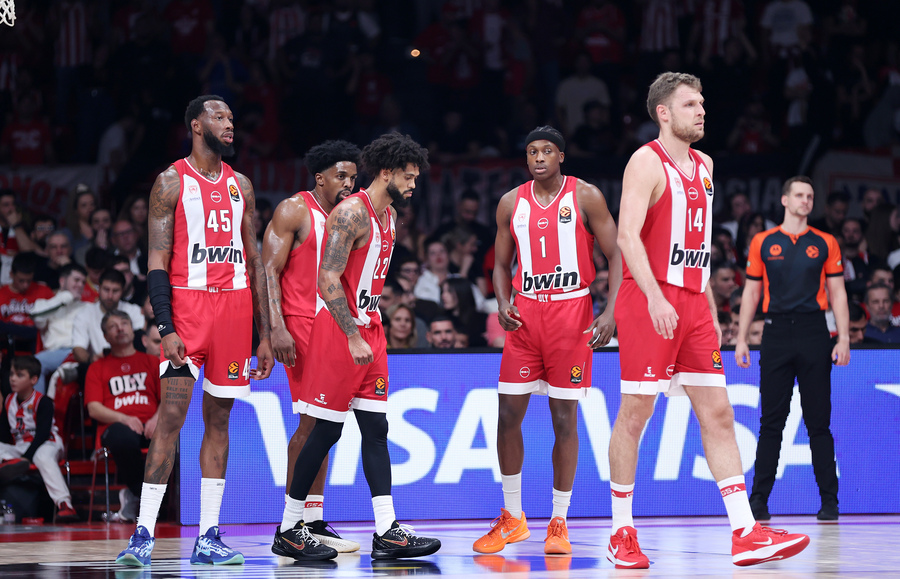 Το πάει στην σκληράδα η Αρμάνι