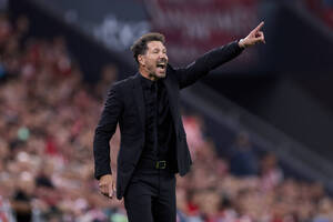 Σιμεόνε: Πυρ και μανία με δημοσιογράφο στη συνέντευξη Τύπου