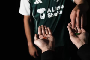 Έγινε… Κιάνου Ριβς ο Αντίνο: Το επικό βίντεο του Παναθηναϊκού με τον Αργεντινό να επιλέγει το πράσινο αντί για το κόκκινο χάπι! (video)