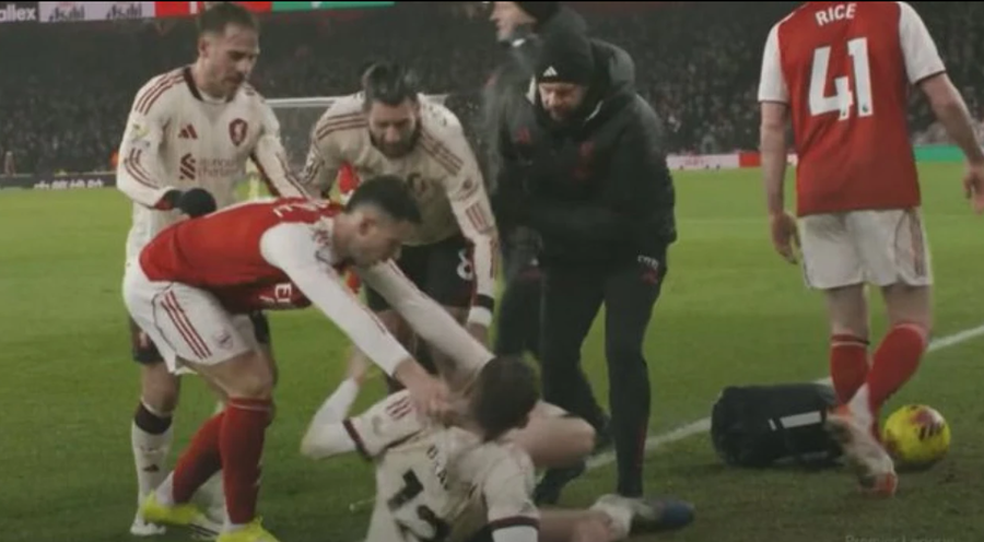 Άρσεναλ - Λίβερπουλ: Δημόσια συγγνώμη από τον Μαρτινέλι μετά το επεισόδιο με τον τραυματία Μπράντλεϊ (vid)