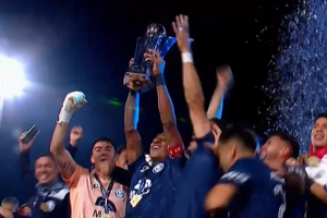 Ιντεπεντιέντε Ριβαντάβια: Περίμενε 112 χρόνια και τελικά τα κατάφερε (video)