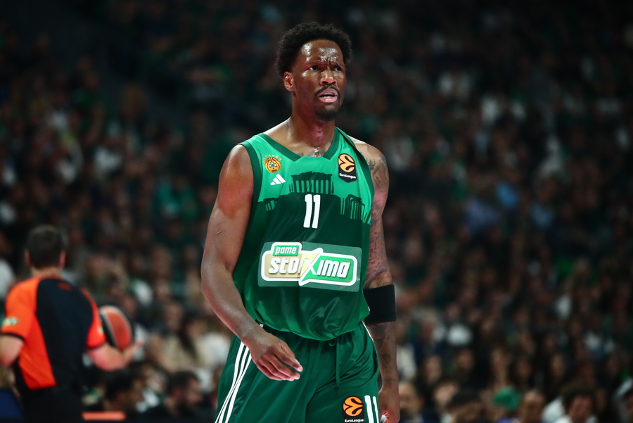 «Τρολάρισμα» Χέιζ-Ντέιβις στους επικριτές του: Ανήρτησε φωτογραφία ως… αστροναύτης (photo)