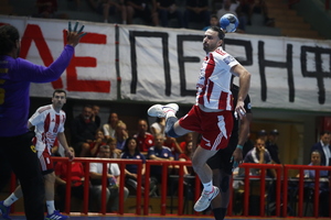 Ολυμπιακός - ΑΕΚ 36-30: Υπέταξαν την Ένωση κι έφτασαν μια «ανάσα» από το τρίτο σερί πρωτάθλημα οι «ερυθρόλευκοι»! (video)
