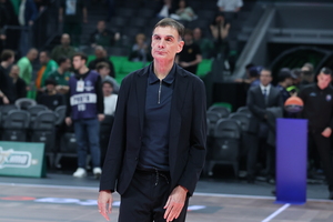 ΚΑΕ Ολυμπιακός: «Άνθρωπος που συνόδευε τους διαιτητές είπε “φύγε από εδώ ρε μ@λ@κ@” στον Μπαρτζώκα»