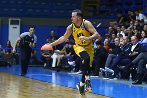 Φοβερή ΑΕΚ με σερί 11-0, κράτησε χωρίς σκορ τον Ολυμπιακό για 3 λεπτά (video)