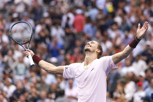 US Open: «Βασιλιάς» ο Ζβέρεφ με επιβλητική εμφάνιση! (video)