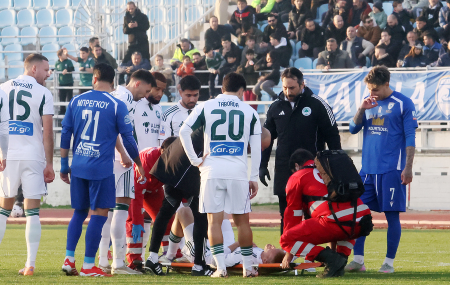 Καβάλα - Παναθηναϊκός: Αποχώρησε με φορείο ο Σφιντέρσκι (video)