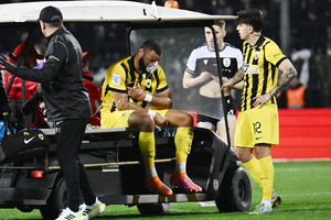 ΠΑΟΚ - ΑΕΚ: Ο Μουκουντί αποχώρησε με μάσκα οξυγόνου