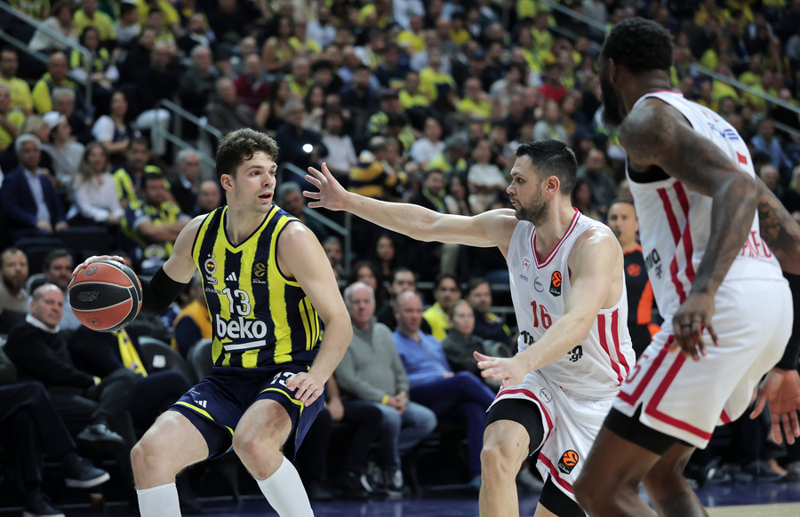 Μιλάνε οι άμυνες στο ΣΕΦ