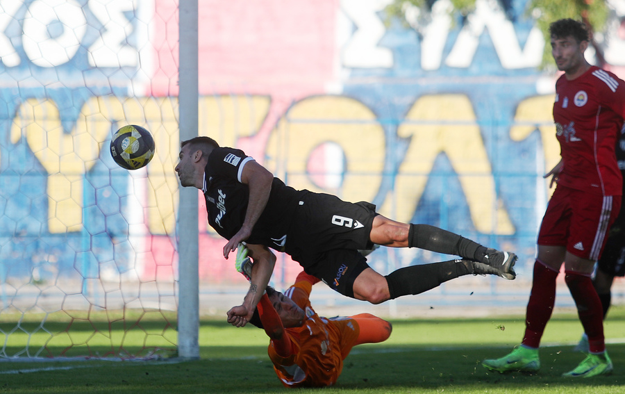 Ηλιούπολη - Καλαμάτα: Ο Μάντζης σκόραρε και ασπάστηκε τον τραυματισμένο Τσιλιγγίρη (video)