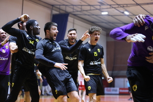 Ολυμπιακός - ΑΕΚ 32-33: Επικό break στον πρώτο τελικό από την Ένωση με ασύλληπτη ανατροπή! (video)