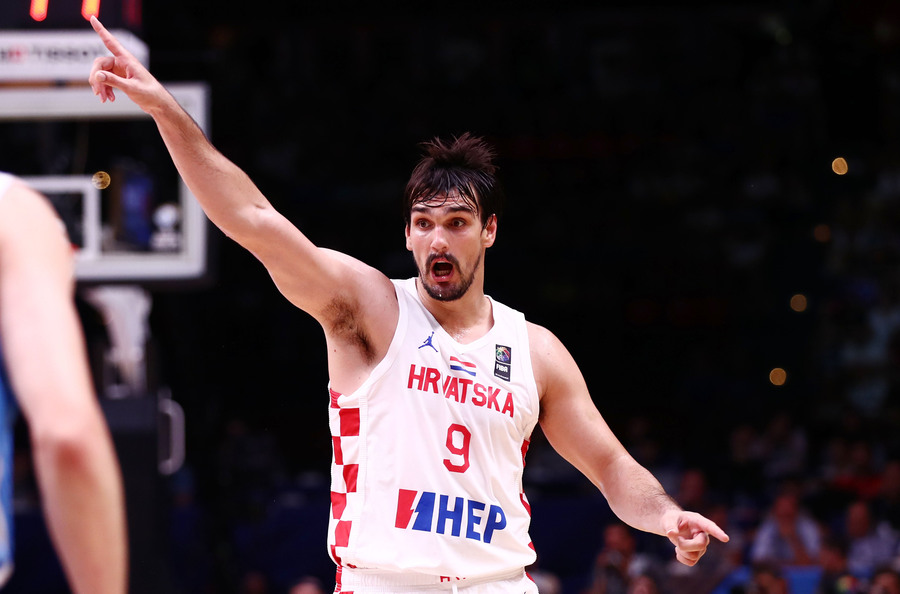 Σάριτς: Έμεινε ελεύθερος και «γλυκοκοιτάζει» Ευρώπη