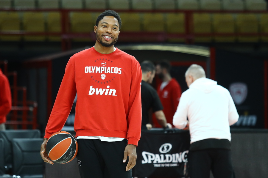 Τζόουνς: «Να είμαστε ο εαυτός μας με την Μπασκόνια»