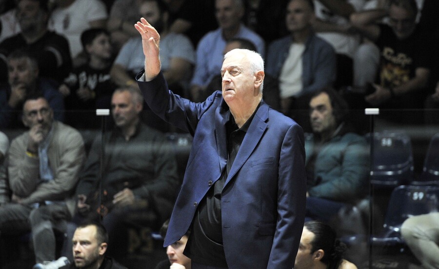 Έξαλλος ο Σάκοτα: «Ντροπή για το σωματείο»