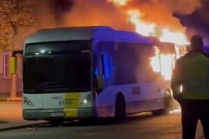 Το λεωφορείο με τους οπαδούς της Μπαρτσελόνα έπιασε φωτιά στο Μπριζ - Συνελήφθη ύποπτος για εμπρησμό