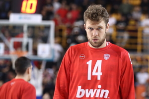 Ολυμπιακός: «Πονοκέφαλος» με Βεζένκοφ