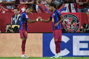 Σεβίλλη - Μπαρτσελόνα 1-3: Ανατροπή με χατ-τρικ Ραφίνια και το απόλυτο συνεχίζεται