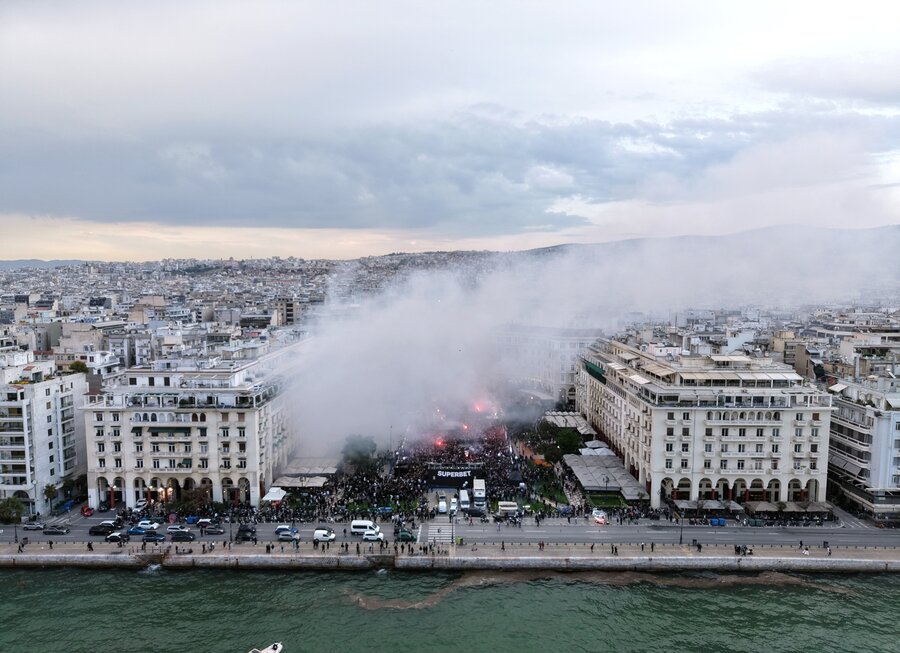 ΠΑΟΚ: «Κάηκε» η Αριστοτέλους για τα 100ά γενέθλια του «Δικεφάλου του Βορρά»! (pics + vid)