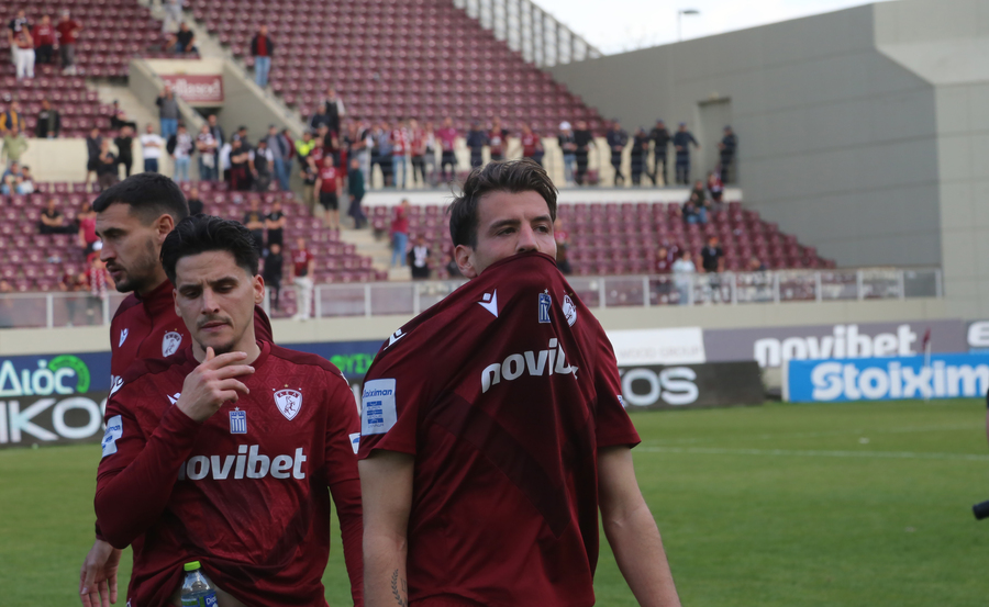 «Βράζουν» οι φίλοι της ΑΕΛ -Αποδοκιμάστηκαν παίκτες και Νταβέλης!