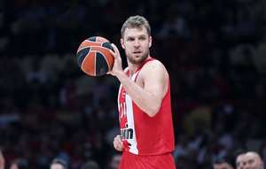 Σκληρό ματς στο ΣΕΦ