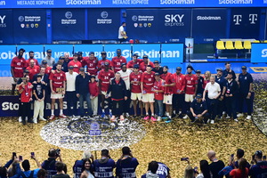 Η απονομή του Super Cup στον Ολυμπιακό (video)