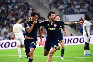 Μαρσέιγ - Ολυμπιακός 0-1: Ο Έσε με τρομερή κεφαλιά παγώνει το «Βελοντρόμ»! (video)