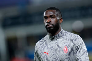 H Μίλαν επεκτείνει το συμβόλαιο του Τομόρι μετά την πρόταση της Τότεναμ