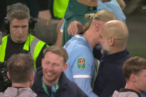 Μάντσεστερ Σίτι: «Μυστήριο» με τις νέες γρατζουνιές στο κεφάλι του Γκουαρδιόλα