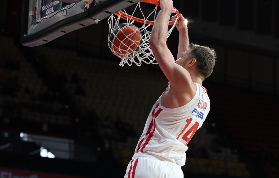 Ολυμπιακός: Πεντάδα στα δίποντα ο Βεζένκοφ, πρώτος ξένος στα τρίποντα ο Πίτερς