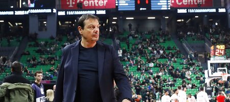 Ο Άταμαν αρνήθηκε να μιλήσει στην ΕΡΤ: «Αυτό ήταν θέατρο, όχι αγώνας μπάσκετ!» (video)