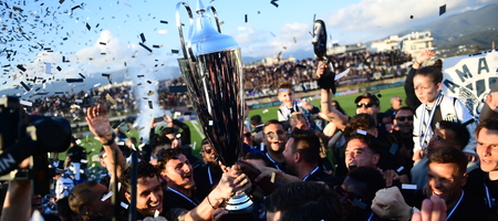 Καλαμάτα: Η στιγμή της απονομής του τροπαίου (video)