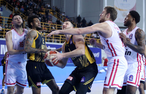 Το παλεύει η ΑΕΚ κόντρα στον αήττητο Ολυμπιακό