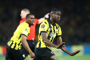 ΑΕΚ - Ράγιο Βαγιεκάνο: Ο Ζίνι ανοίγει το σκορ με απίθανο βολέ και η Allwyn Arena παίρνει «φωτιά»! (video)