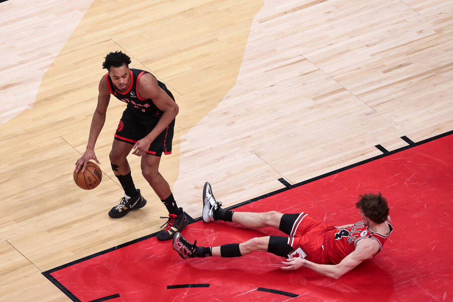 NBA: Το United Center «πλημμύρισε» και το Μπουλς-Χιτ οδηγήθηκε σε αναβολή (video)